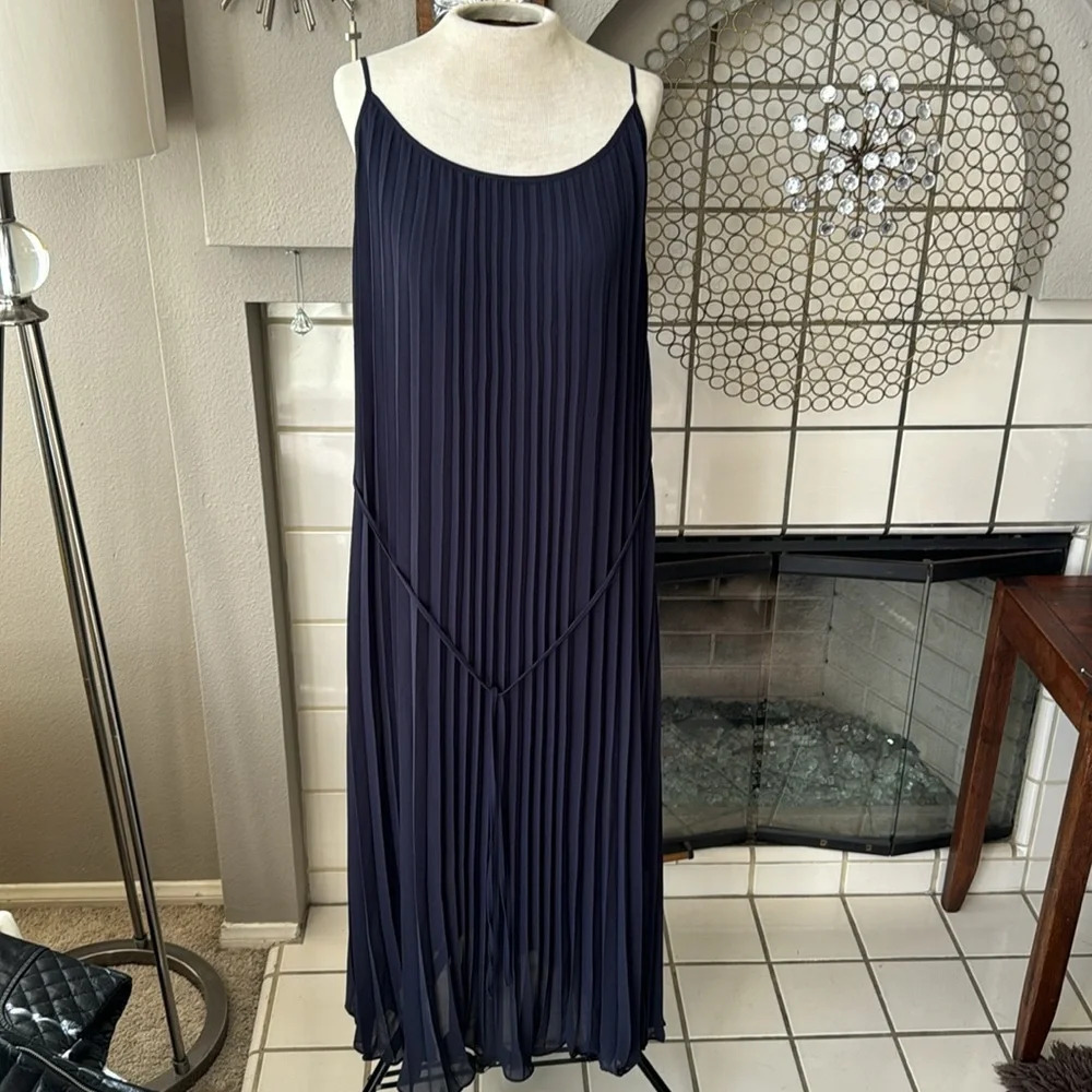H & M navy blue accordian maxi dress sleeveless size medium - Picture 7 of 12
